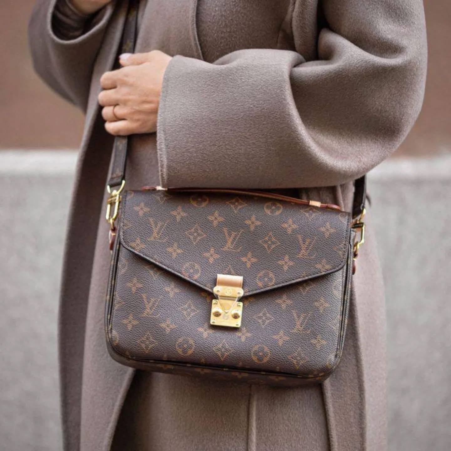 Louis Vuitton - Block Soly