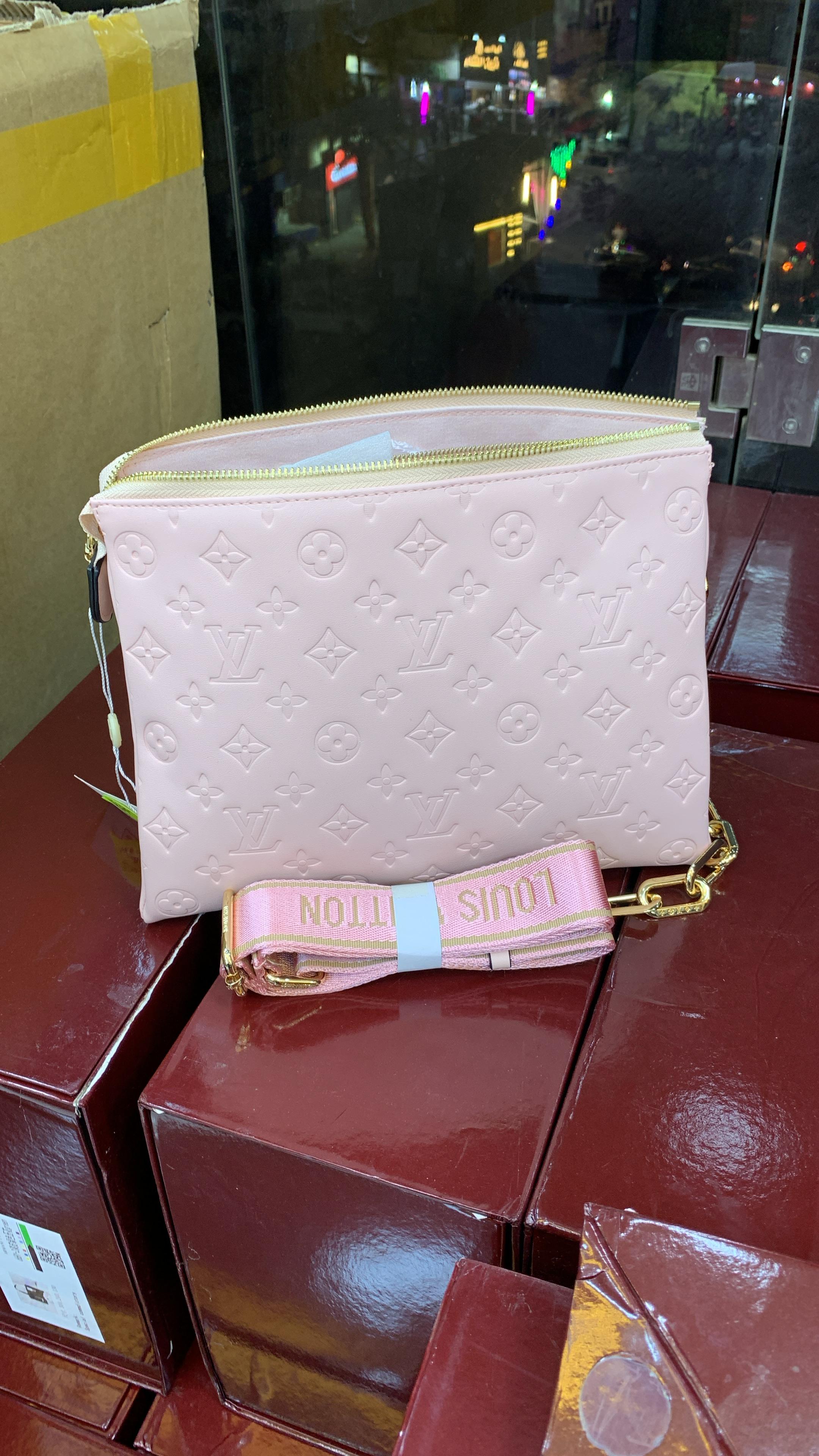 Louis Vuitton - Block Soly