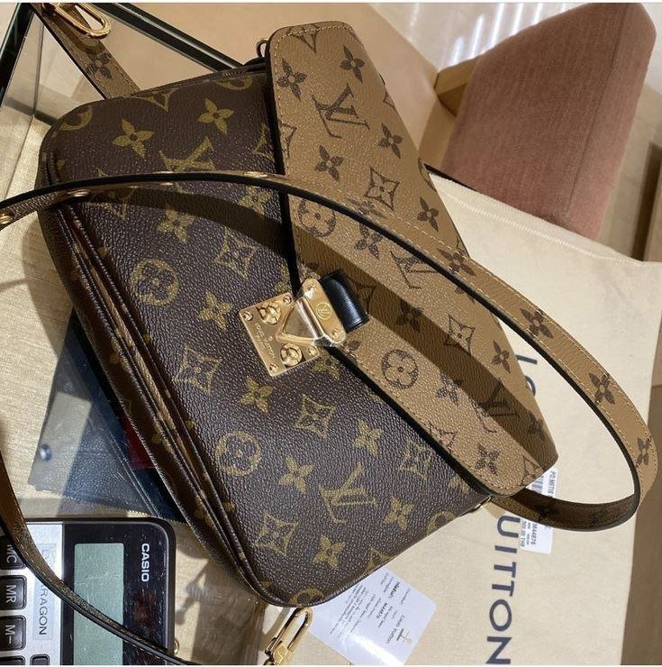 Louis Vuitton - Block Soly