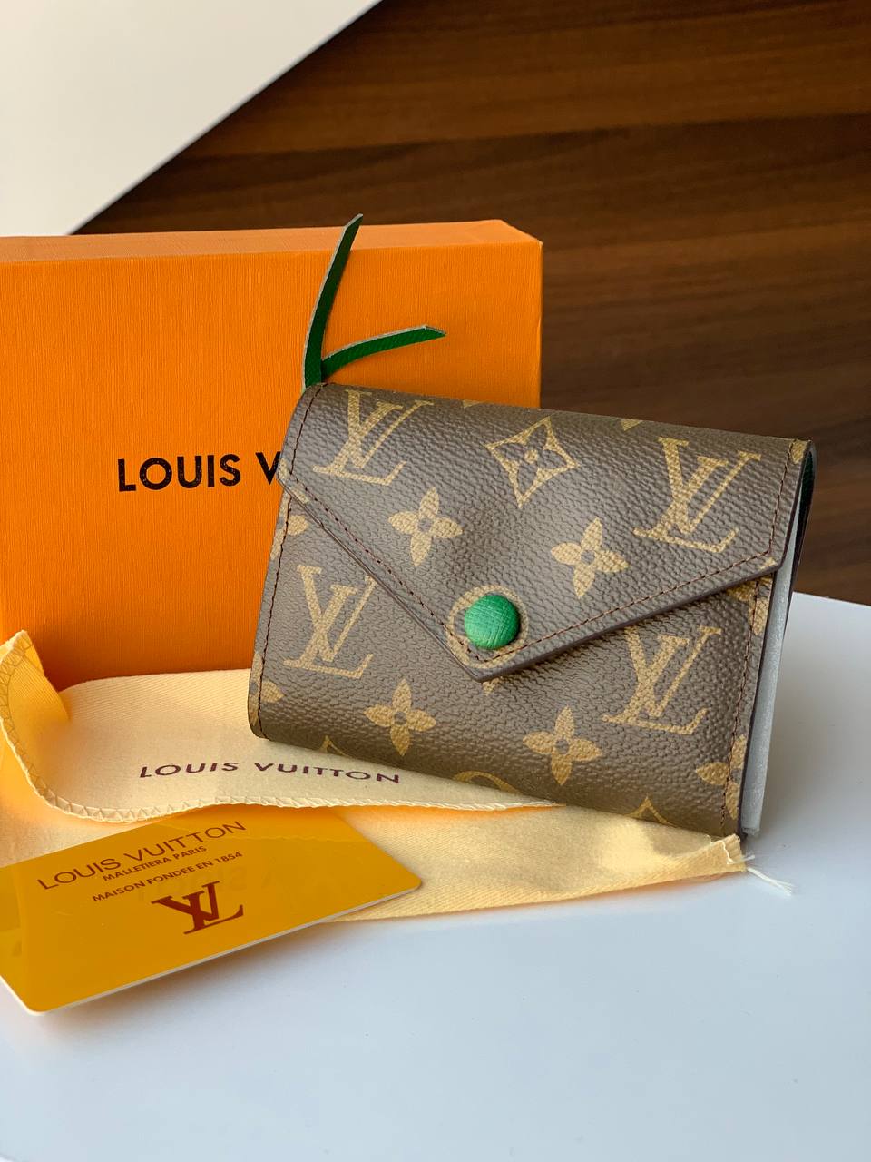 Louis Vuitton - Block Soly