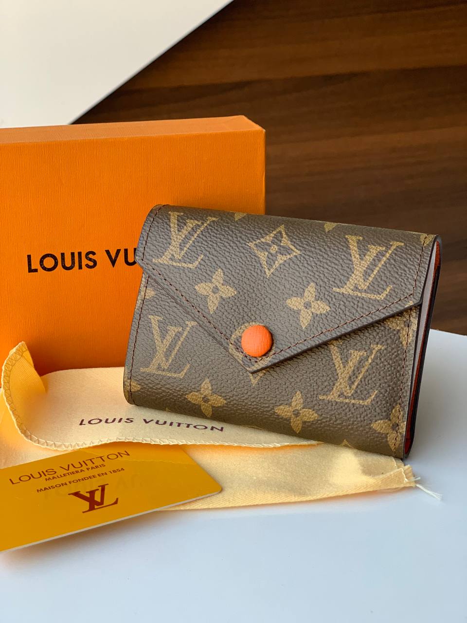 Louis Vuitton - Block Soly