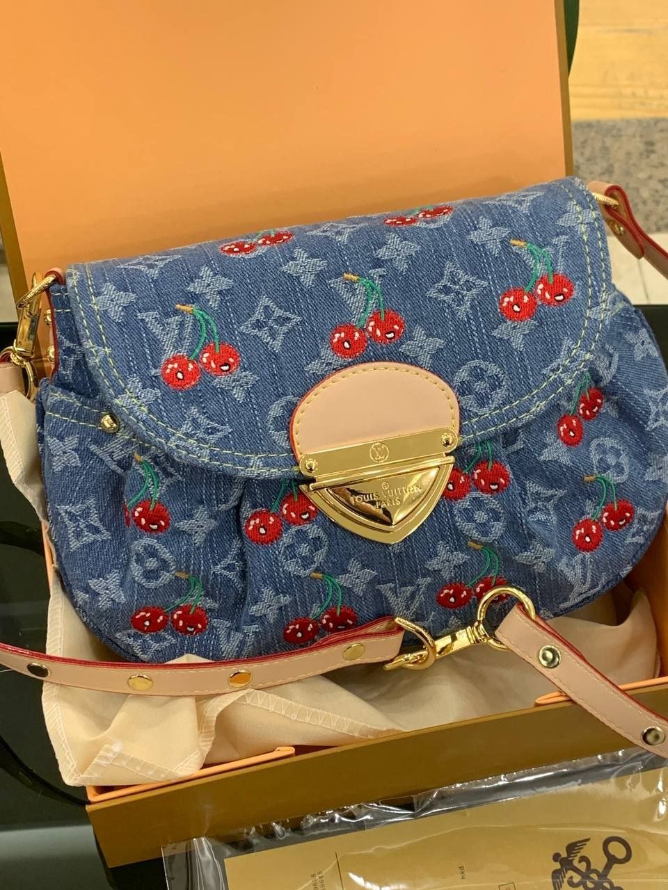 Louis Vuitton - Block Soly