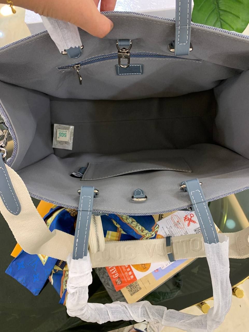 Louis Vuitton - Block Soly