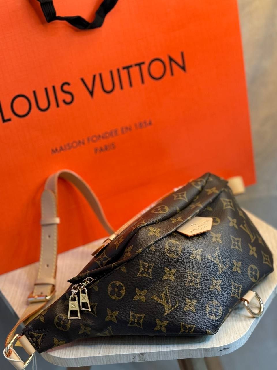 Louis Vuitton - Block Soly