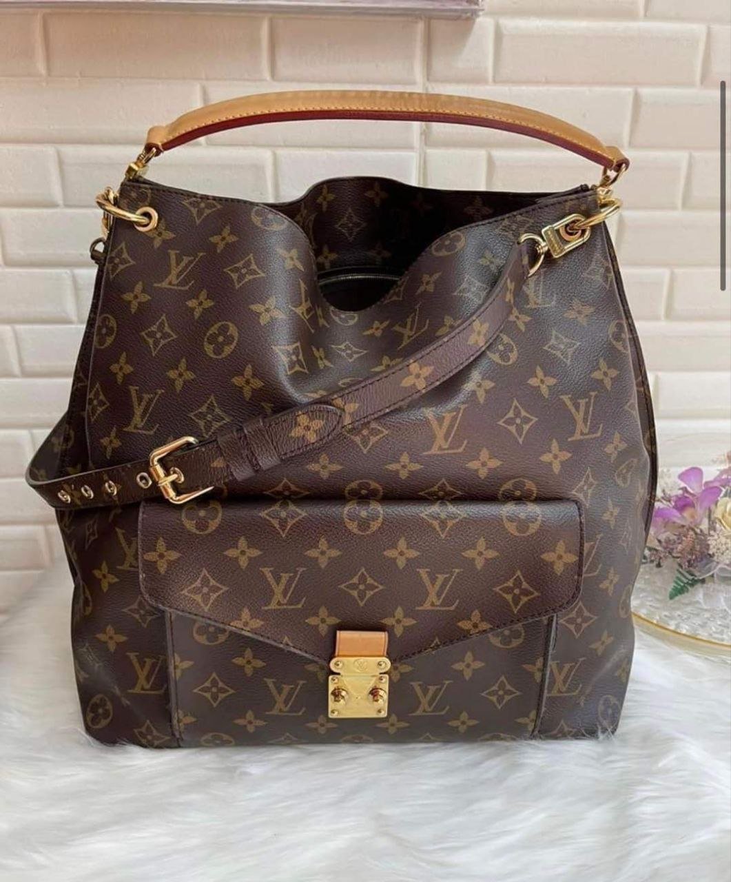 Louis Vuitton - Block Soly