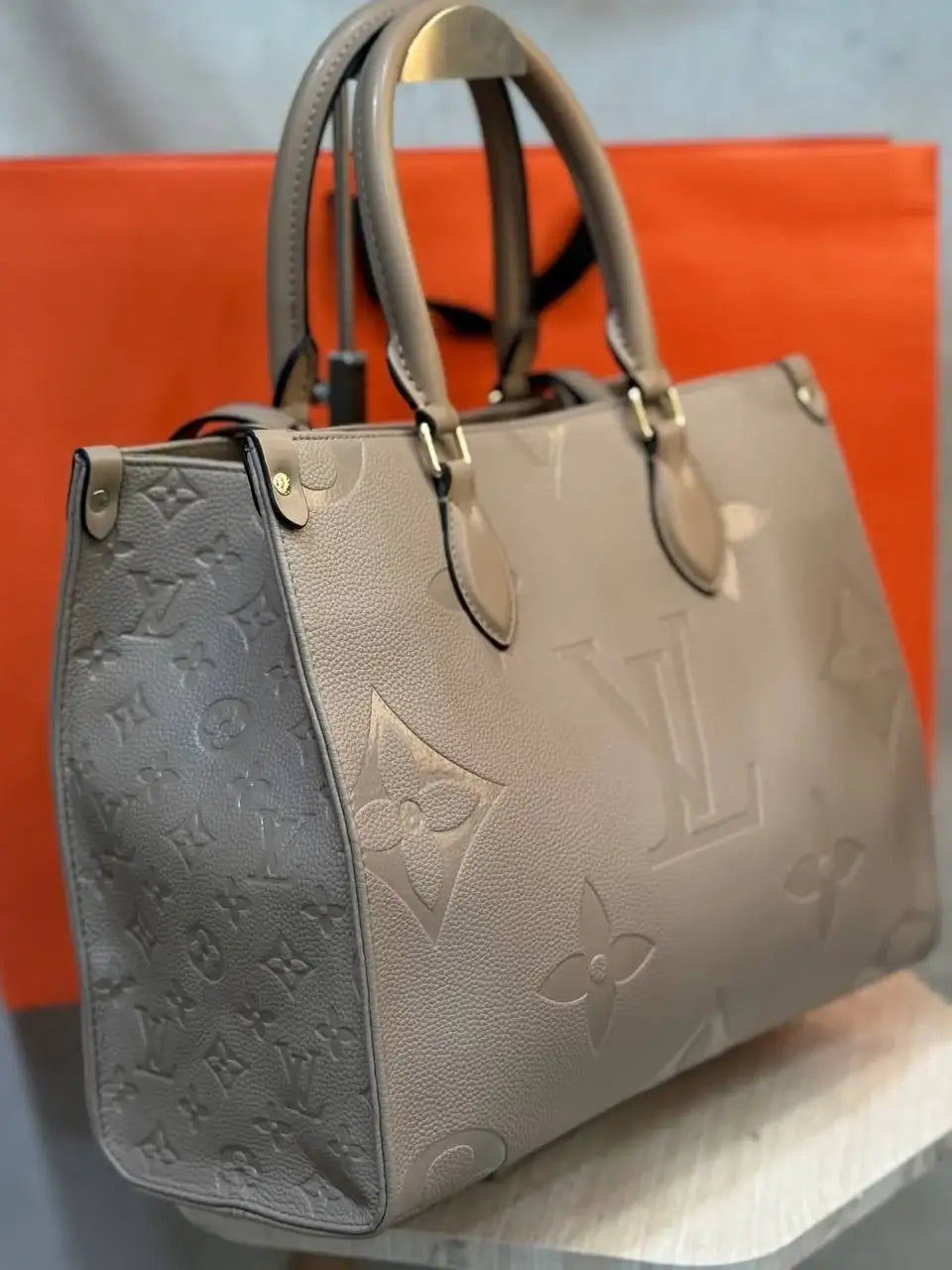 Louis Vuitton - Block Soly