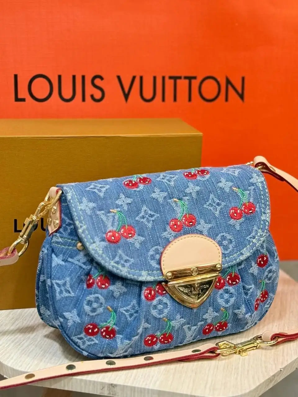 Louis Vuitton - Block Soly