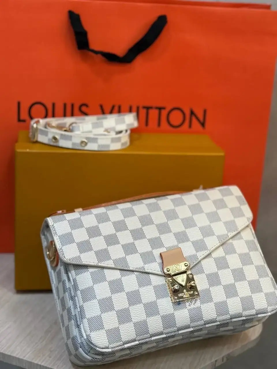 Louis Vuitton - Block Soly
