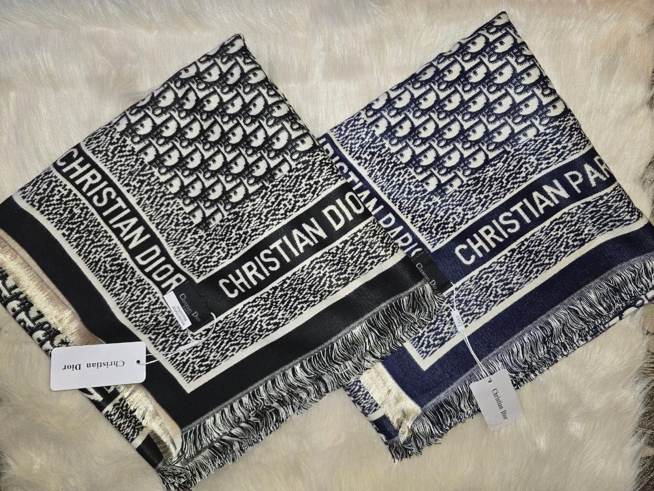 Diorشال مستورد ( اسود )