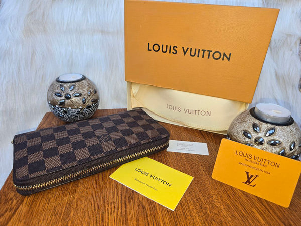 LOUIS VUITTON - Wallet